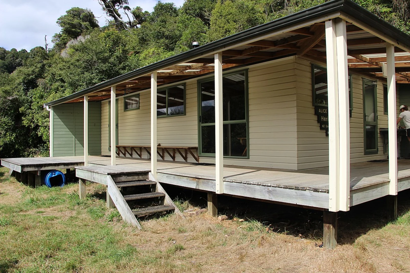 An image depicting the trail Alice Nash Memorial Heritage Lodge Track and its surrounding area.
