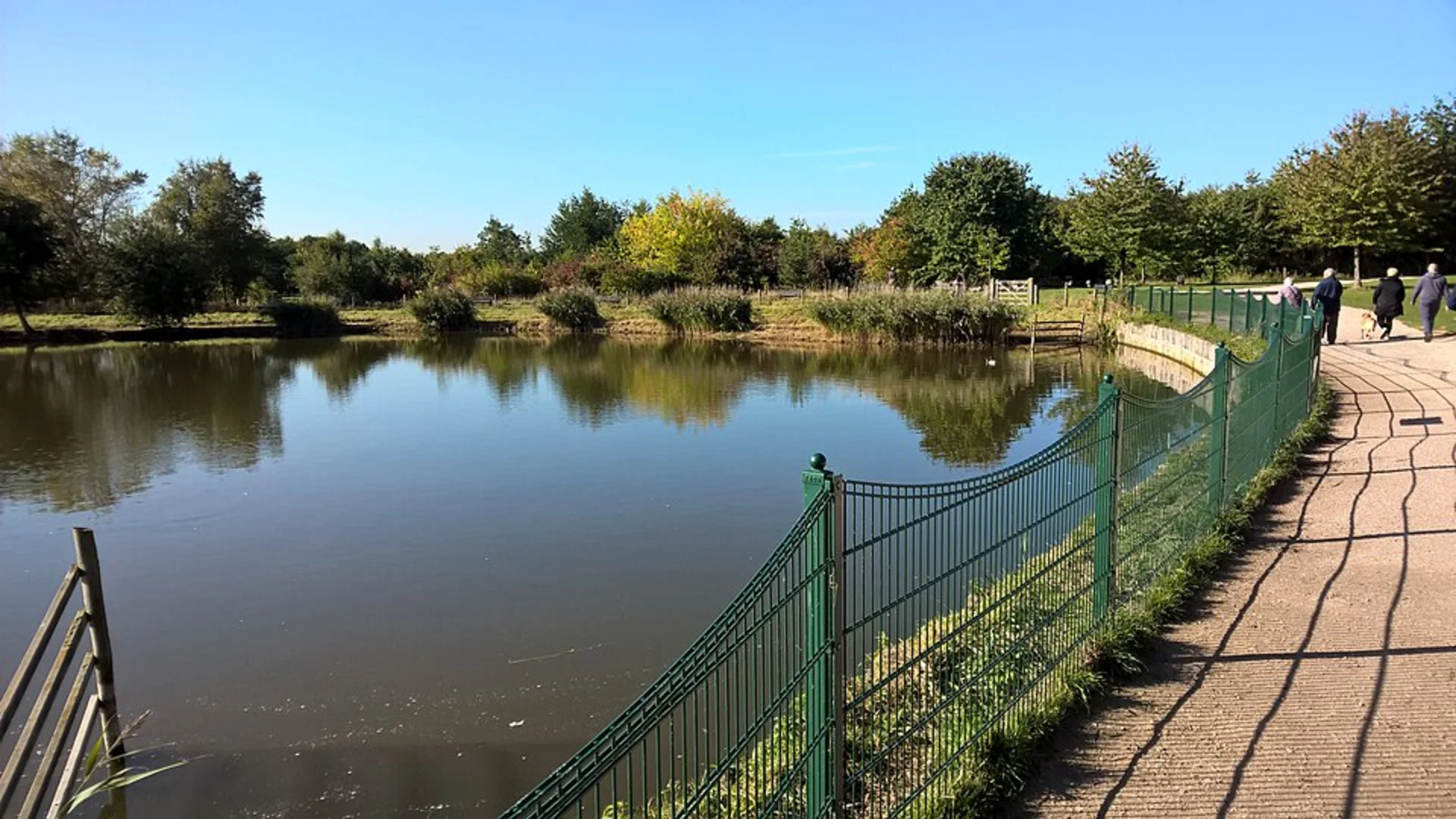 An image depicting the trail Rushcliffe Country Park Long Loop and its surrounding area.