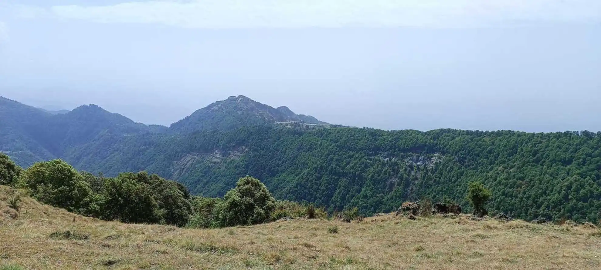 An image depicting the trail Benog Tibba Trek and its surrounding area.