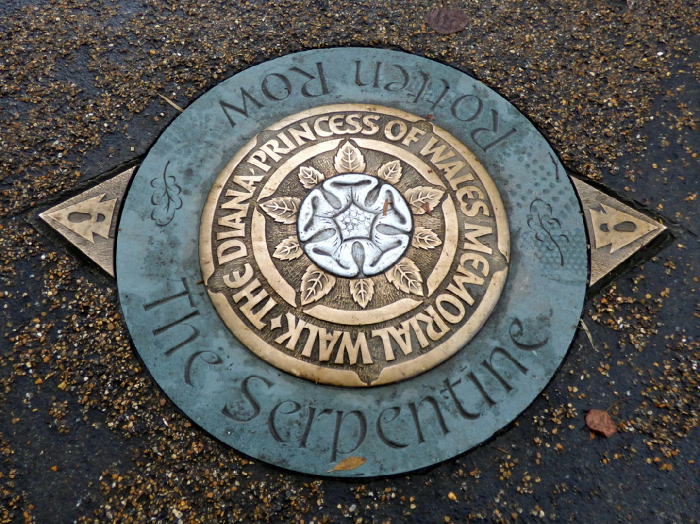An image depicting the trail The Diana Princess of Wales Memorial Walk and its surrounding area.