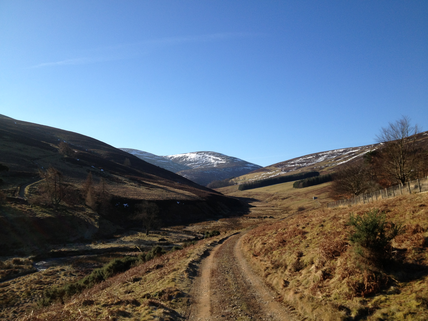 An image depicting the trail Kirkhope Law, Birkscairn Hill and Dun Rig Loop and its surrounding area.