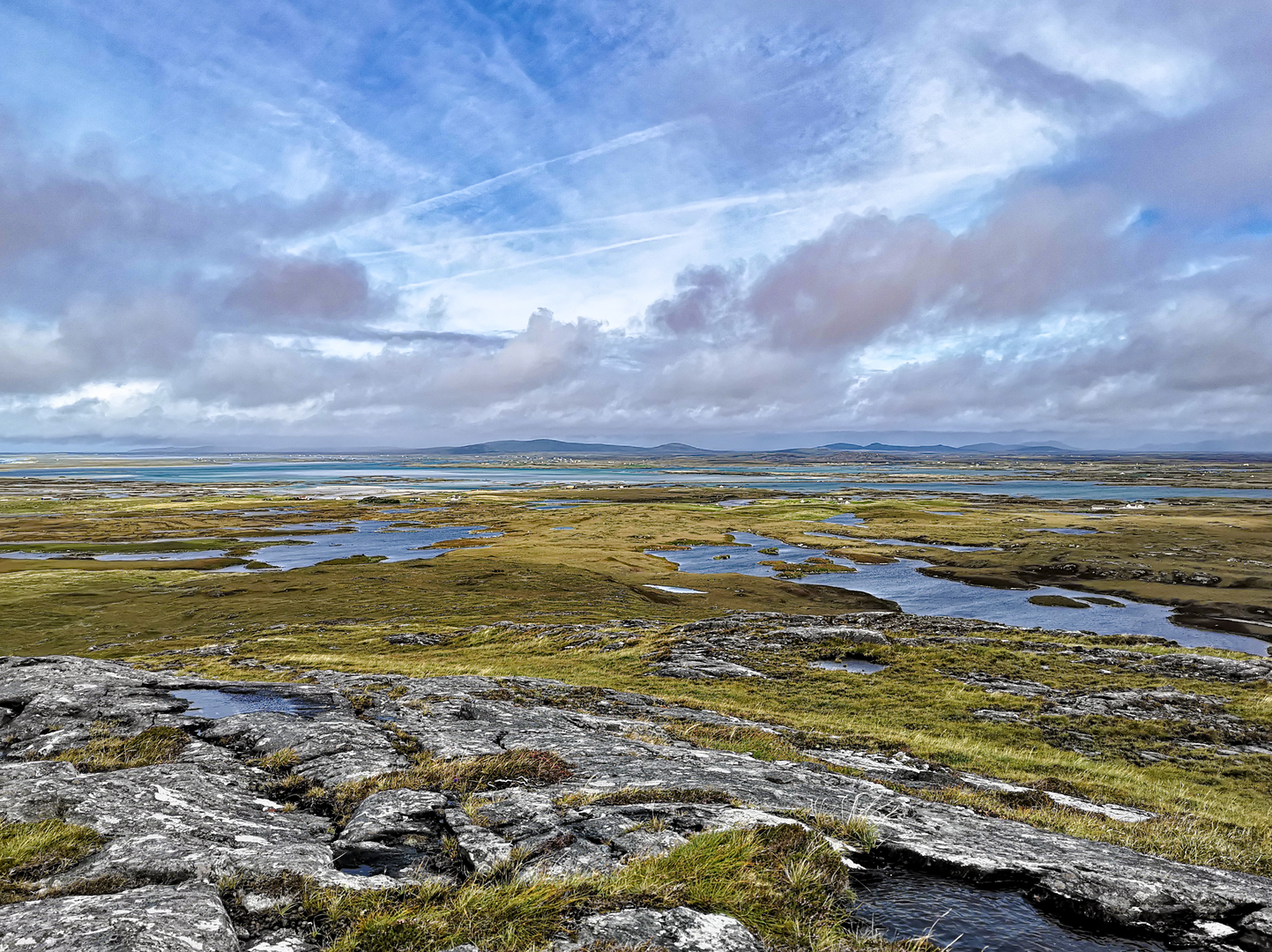 An image depicting the trail Culla Bay and Loch Mor and its surrounding area.
