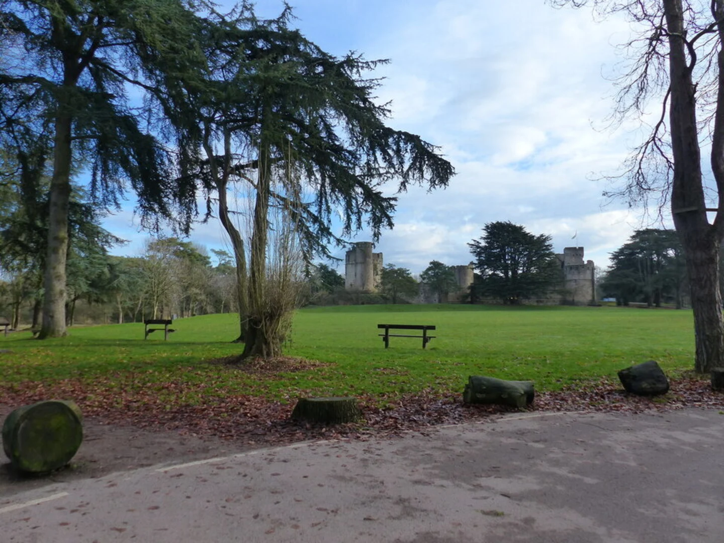 An image depicting the trail Caldicot Castle Loop and its surrounding area.