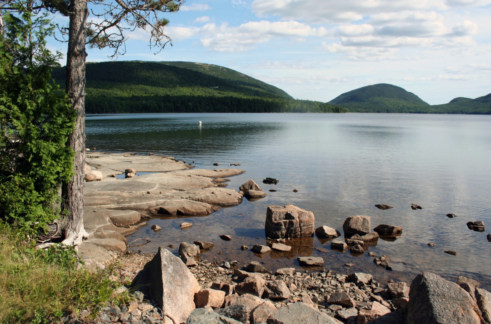 An image depicting the trail Eagle Lake and Corners Nubble Loop and its surrounding area.
