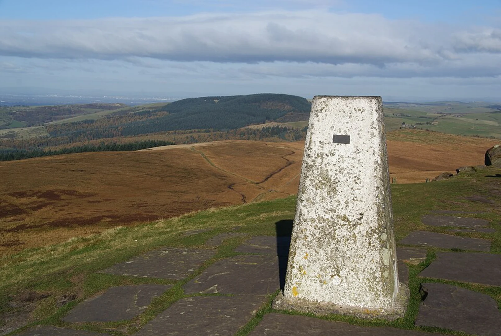An image depicting the trail Shutlingsloe and Trentabank Reservoir Walk and its surrounding area.