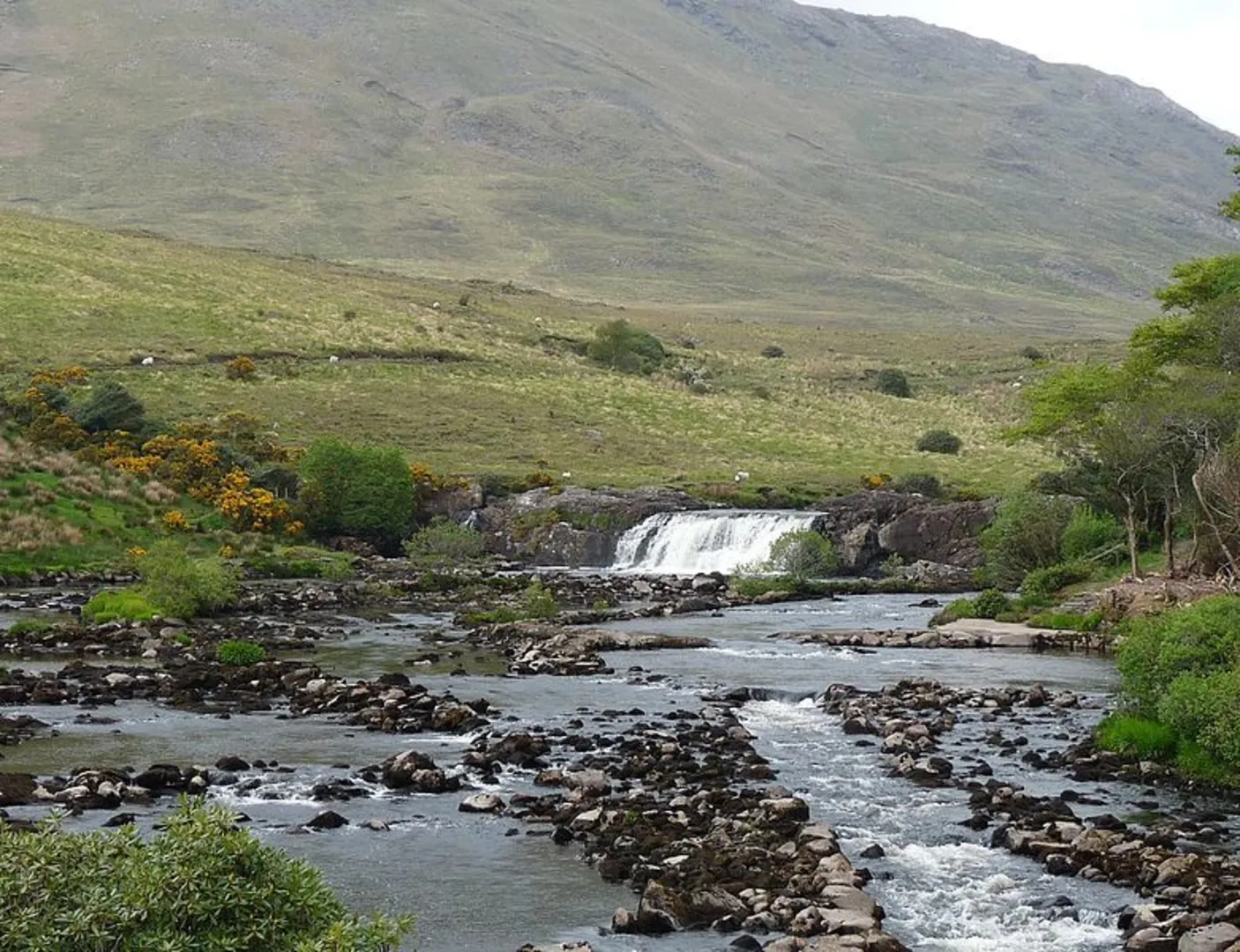 An image depicting the trail Ben Creggan and Ben Gorm Walk from Doo Lough and its surrounding area.