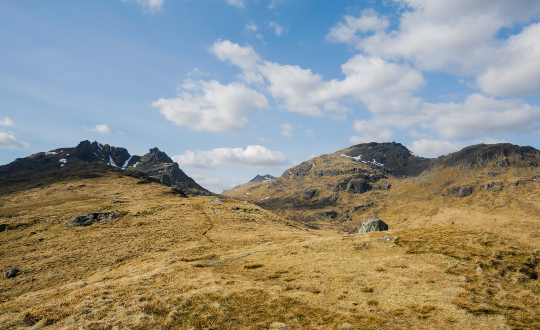 An image depicting the trail Beinn Ìme via Coire A' Bhalachain and its surrounding area.
