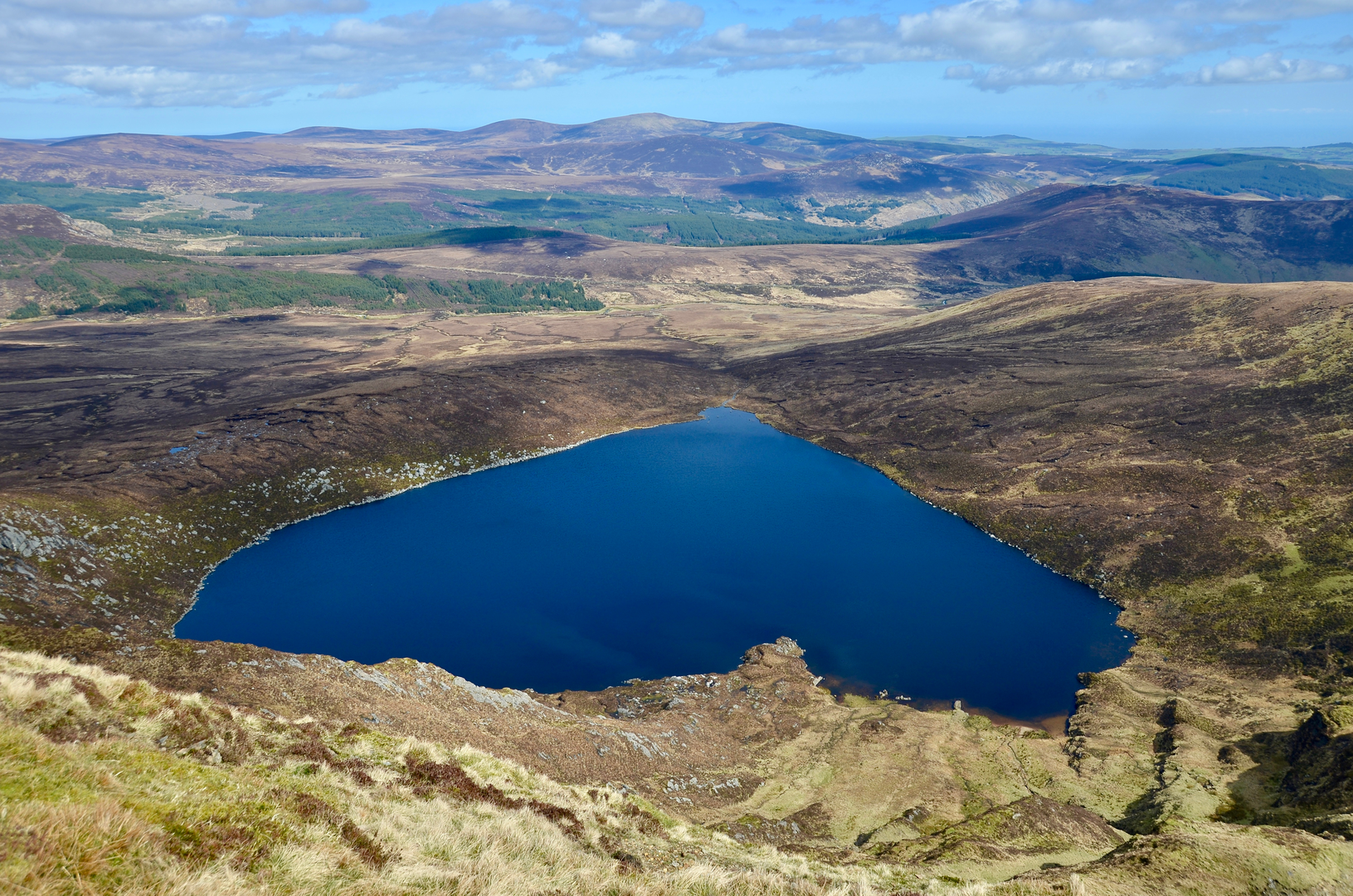 An image depicting the trail Lough Ouler and Tonelagee Loop and its surrounding area.
