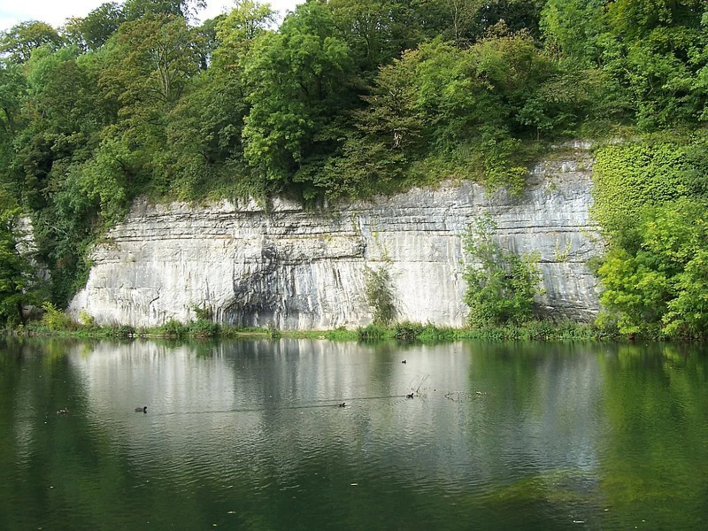An image depicting the trail Cressbrook Dale and Miller's Dale Loop from Cressbrook Mill and its surrounding area.