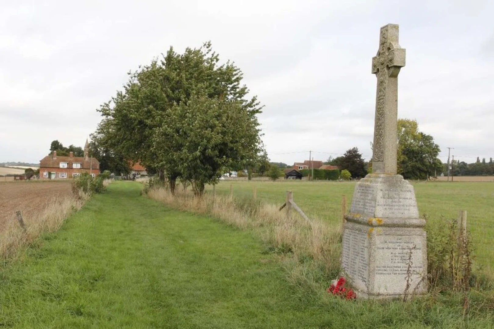 An image depicting the trail Wicks Wood and Ipsden War Memorial via Icknield Way and its surrounding area.