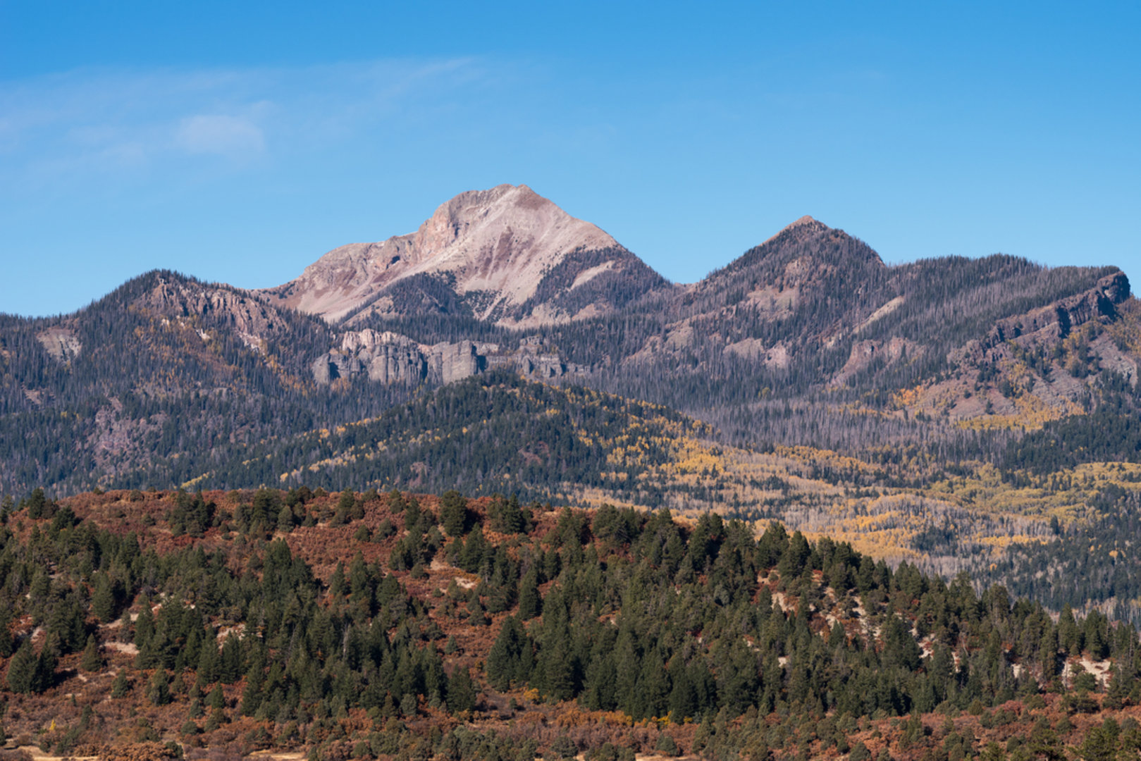 An image depicting the trail Cade Mountain Trail and its surrounding area.