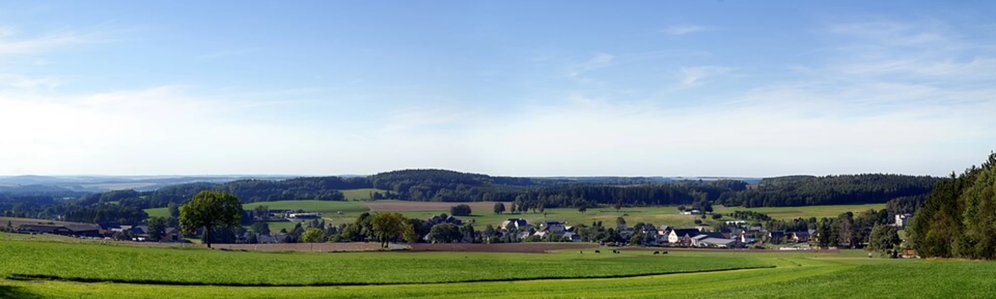 An image depicting the trail River Partnach Loop from Kainzenbad and its surrounding area.