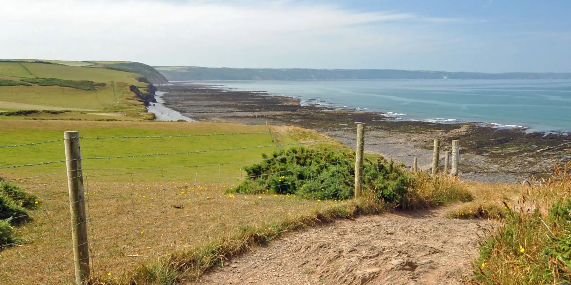 An image depicting the trail Westward Ho to Cornborough Cliffs Walk and its surrounding area.