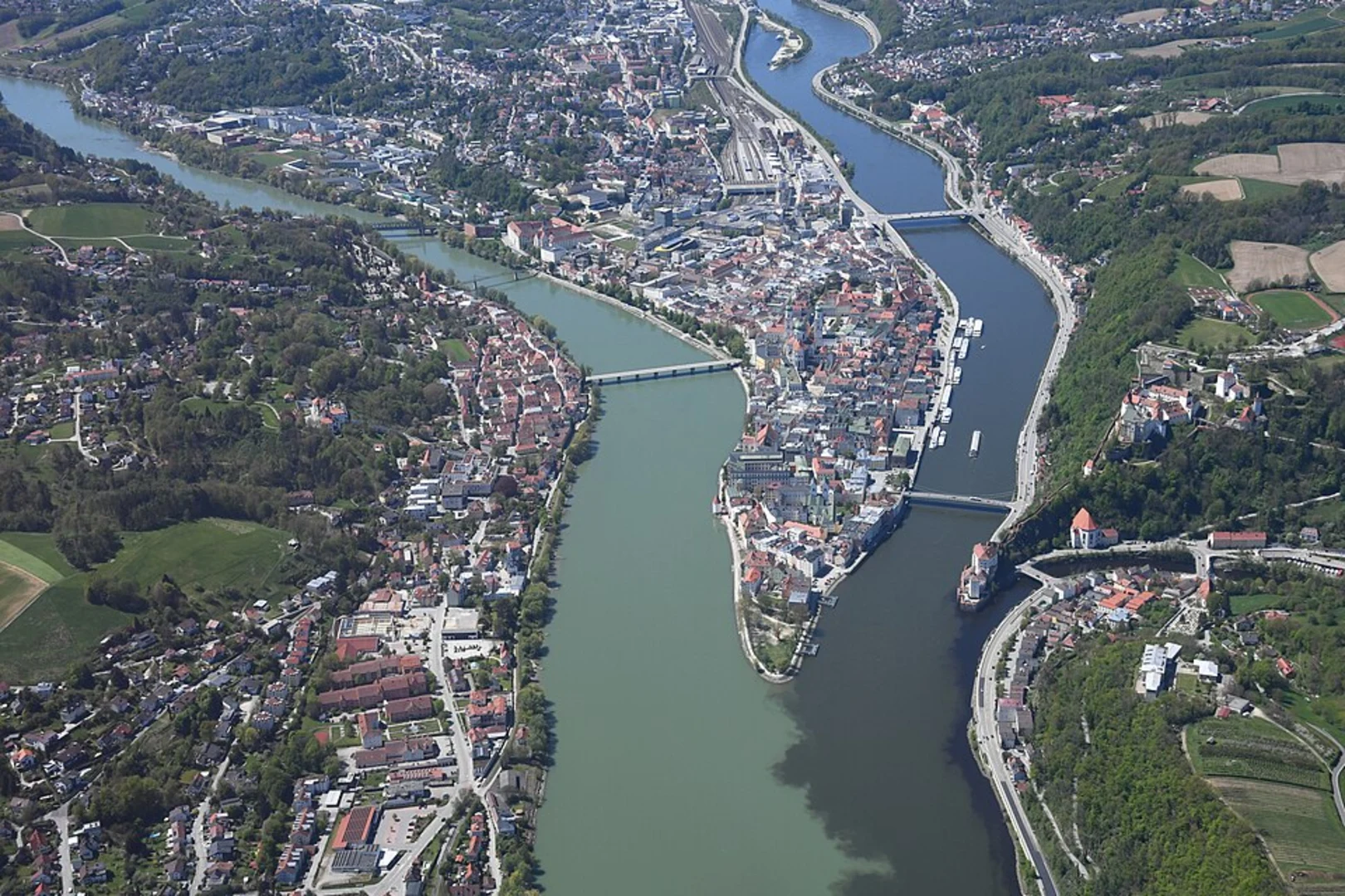 An image depicting the trail Inn Loop via Jakobsweg Boehmen Bayern Tirol and its surrounding area.
