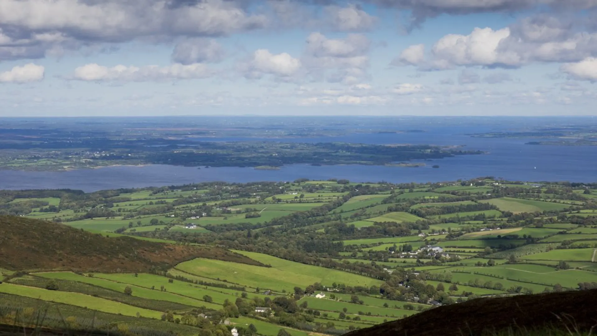 An image depicting the trail Lough Derg Way and its surrounding area.