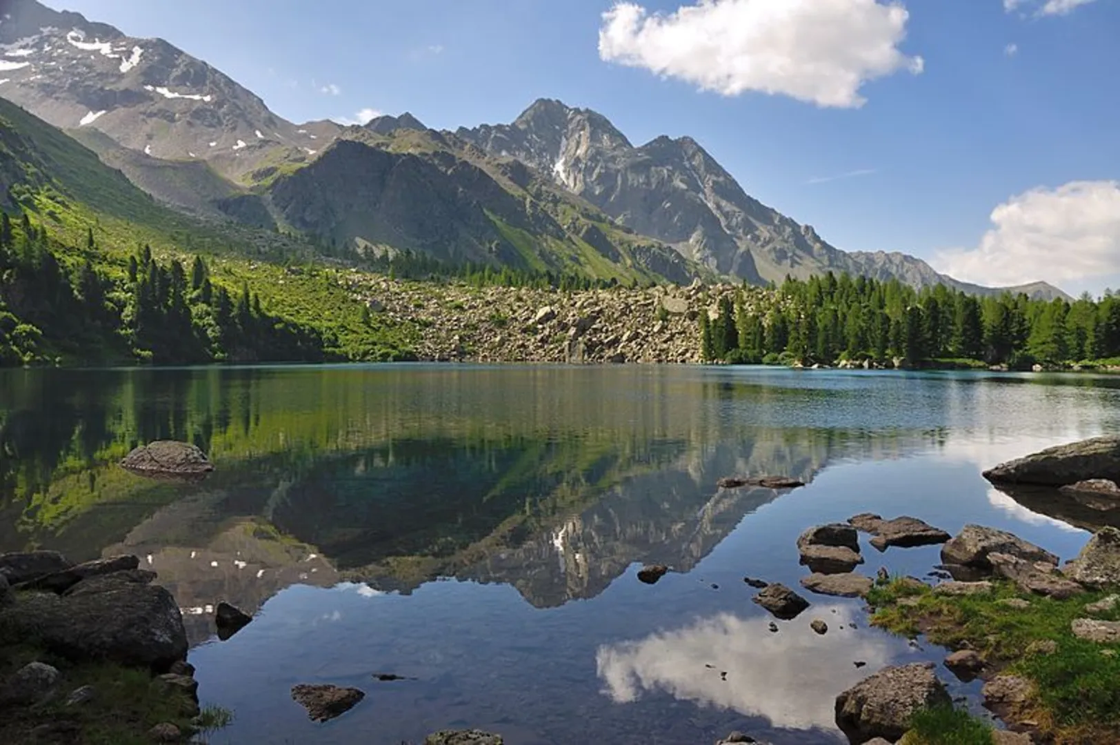An image depicting the trail Sentiero Val da Camp and its surrounding area.
