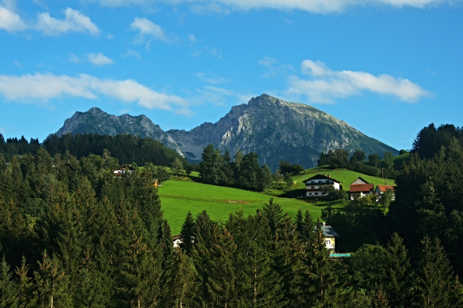 An image depicting the trail Großer Pyhrgas - Bosruckhütte and its surrounding area.