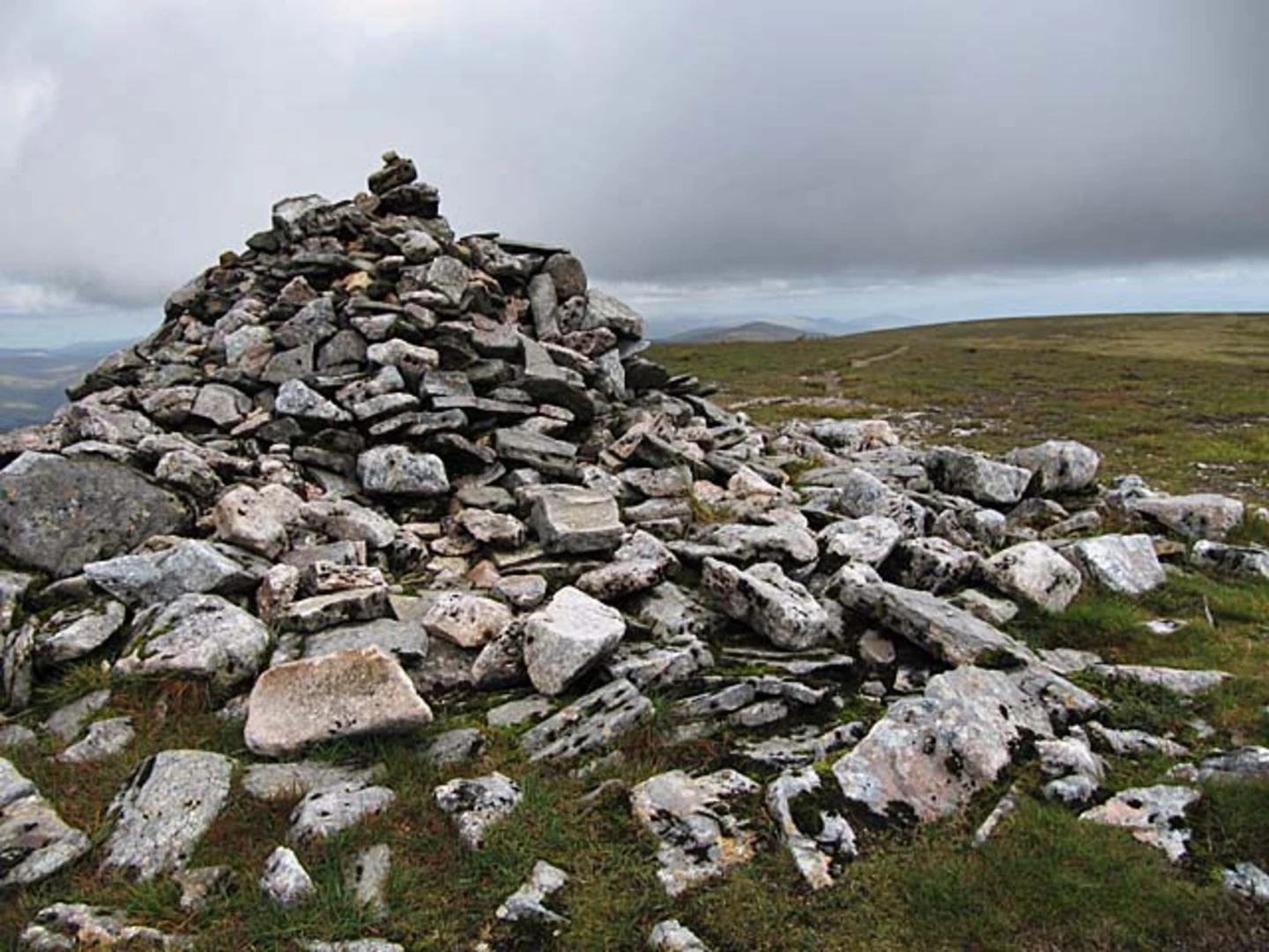 An image depicting the trail Creag Meagaidh and Carn Liath Loop via Lochan a' choire and its surrounding area.