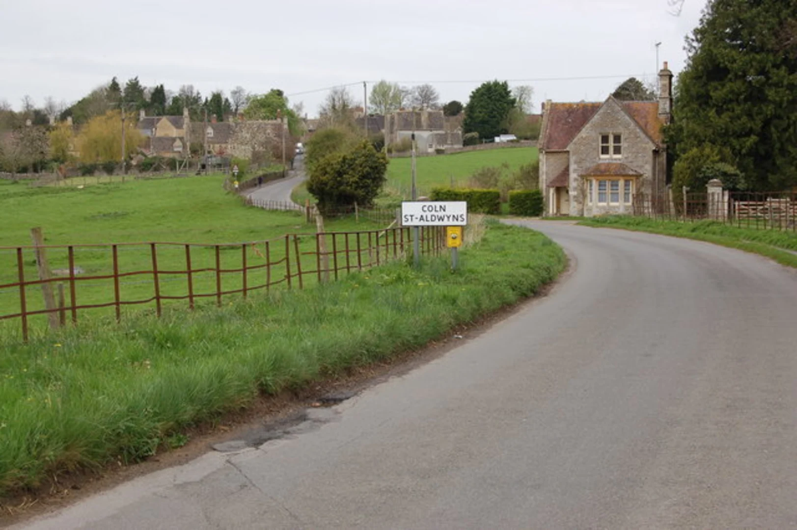 An image depicting the trail Coln Valley Walk and its surrounding area.