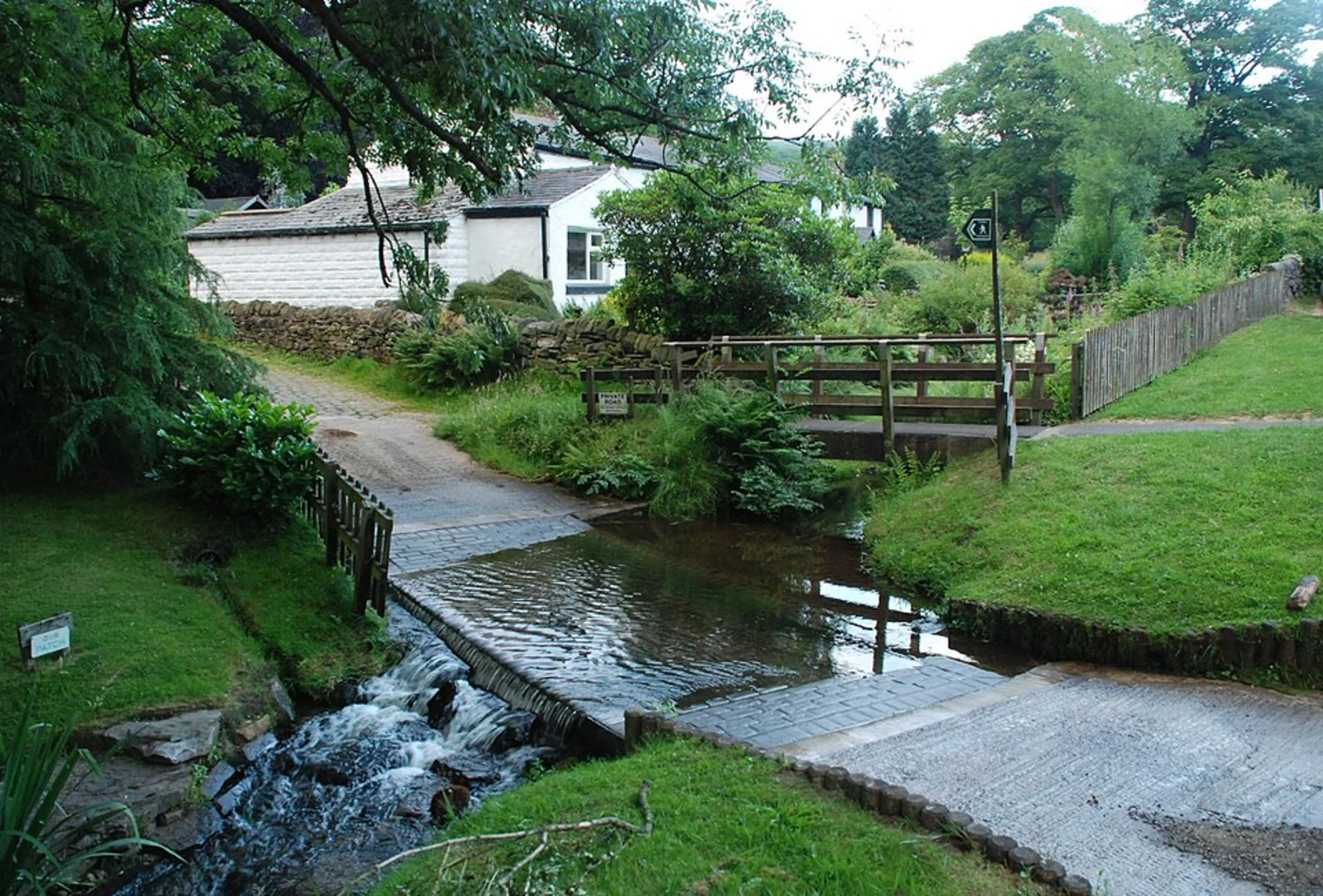 An image depicting the trail The Goit Streamside Walk and its surrounding area.