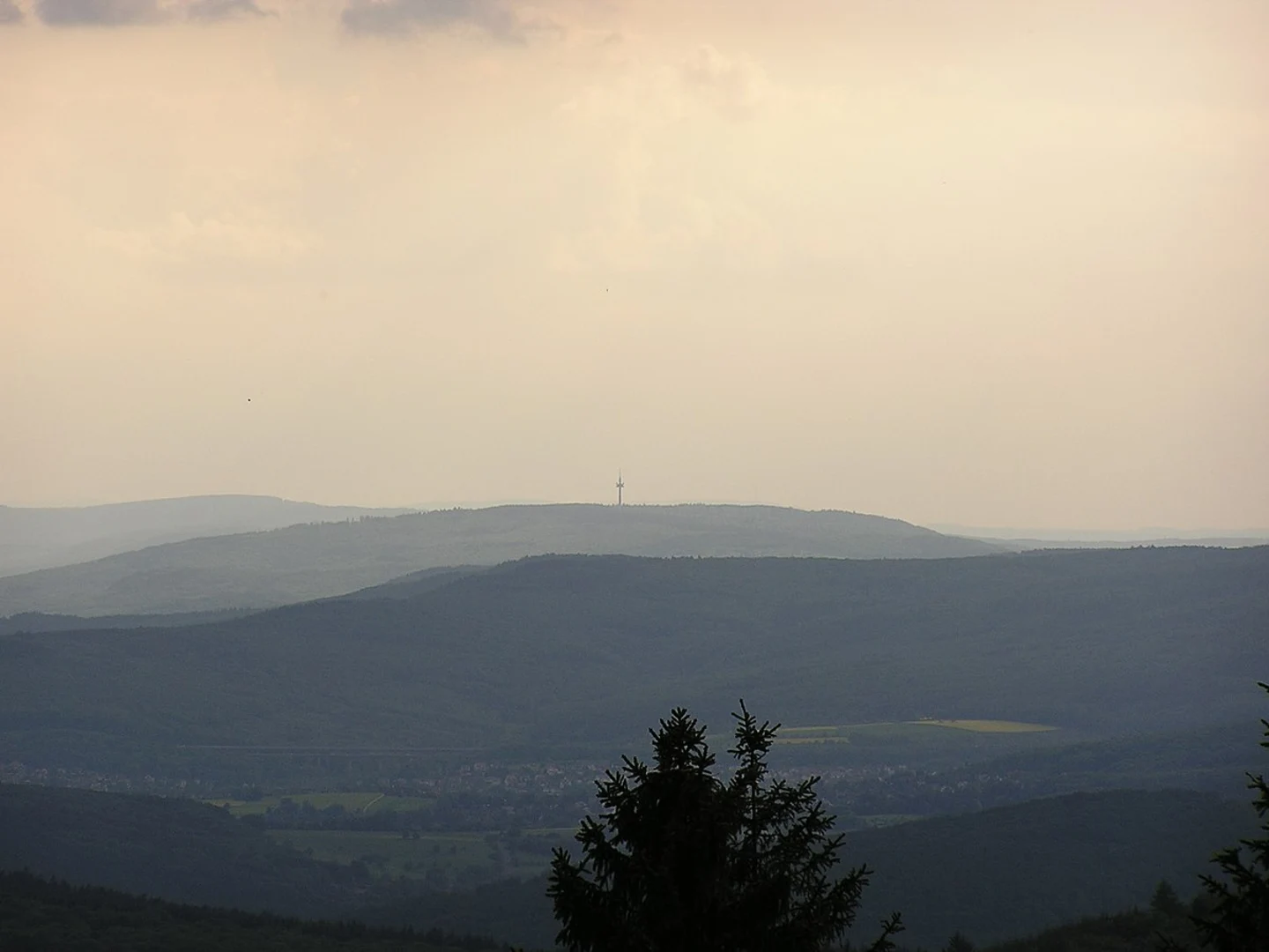 An image depicting the trail Hohe Wurzel Loop and its surrounding area.