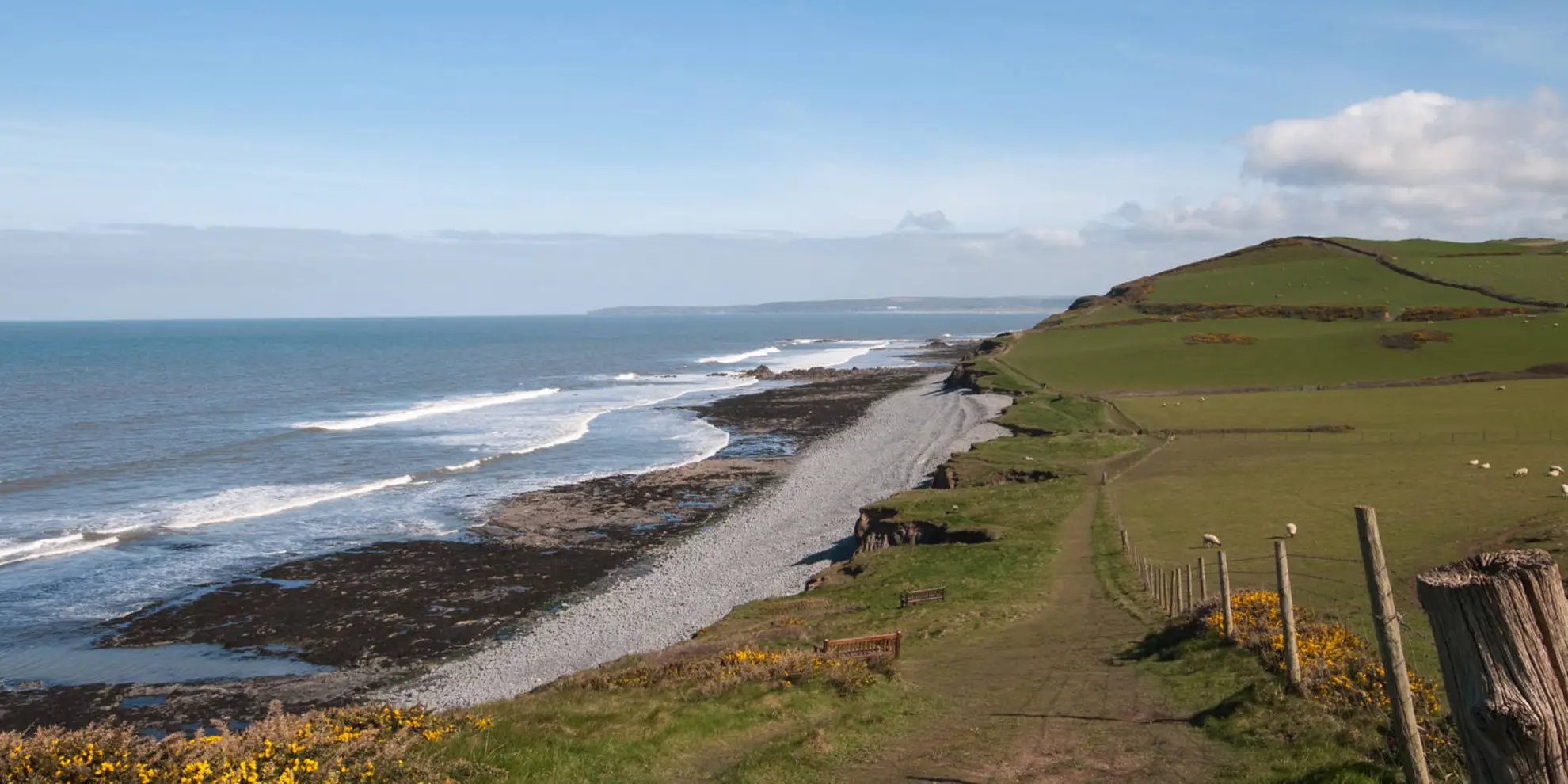 An image depicting the trail Abbotsham and Westward Ho Walk and its surrounding area.