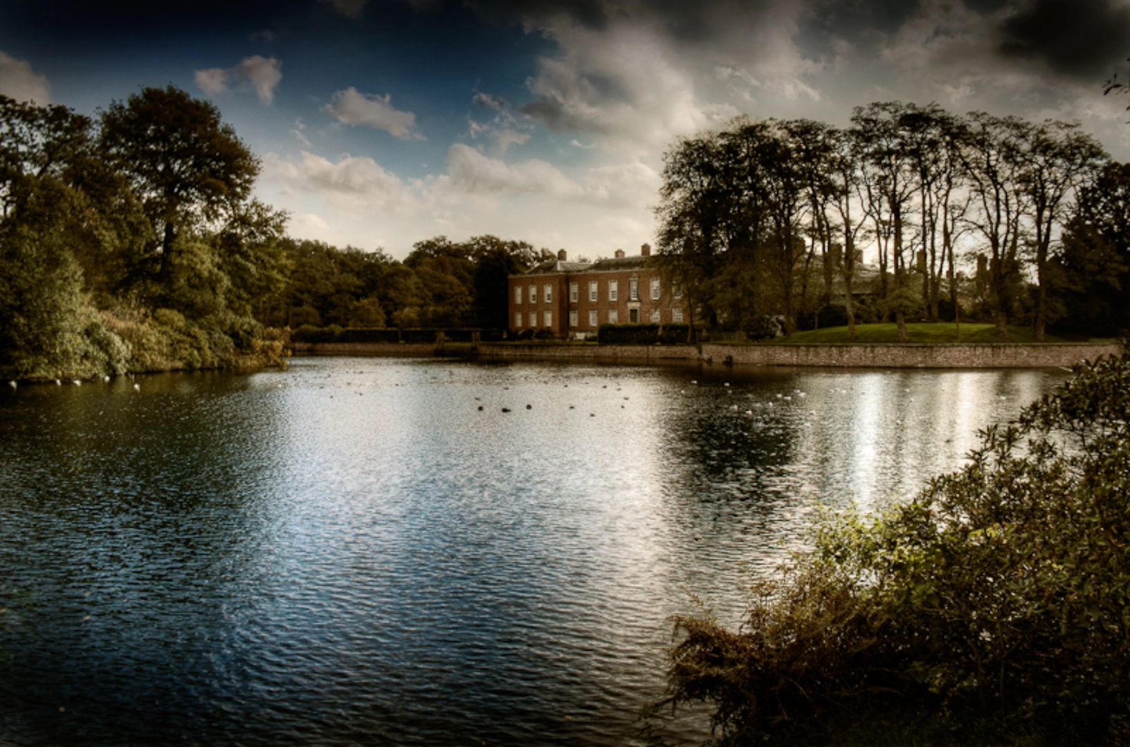 An image depicting the trail Dunham Massey Gardens and Dunham Massey Country Park Loop and its surrounding area.
