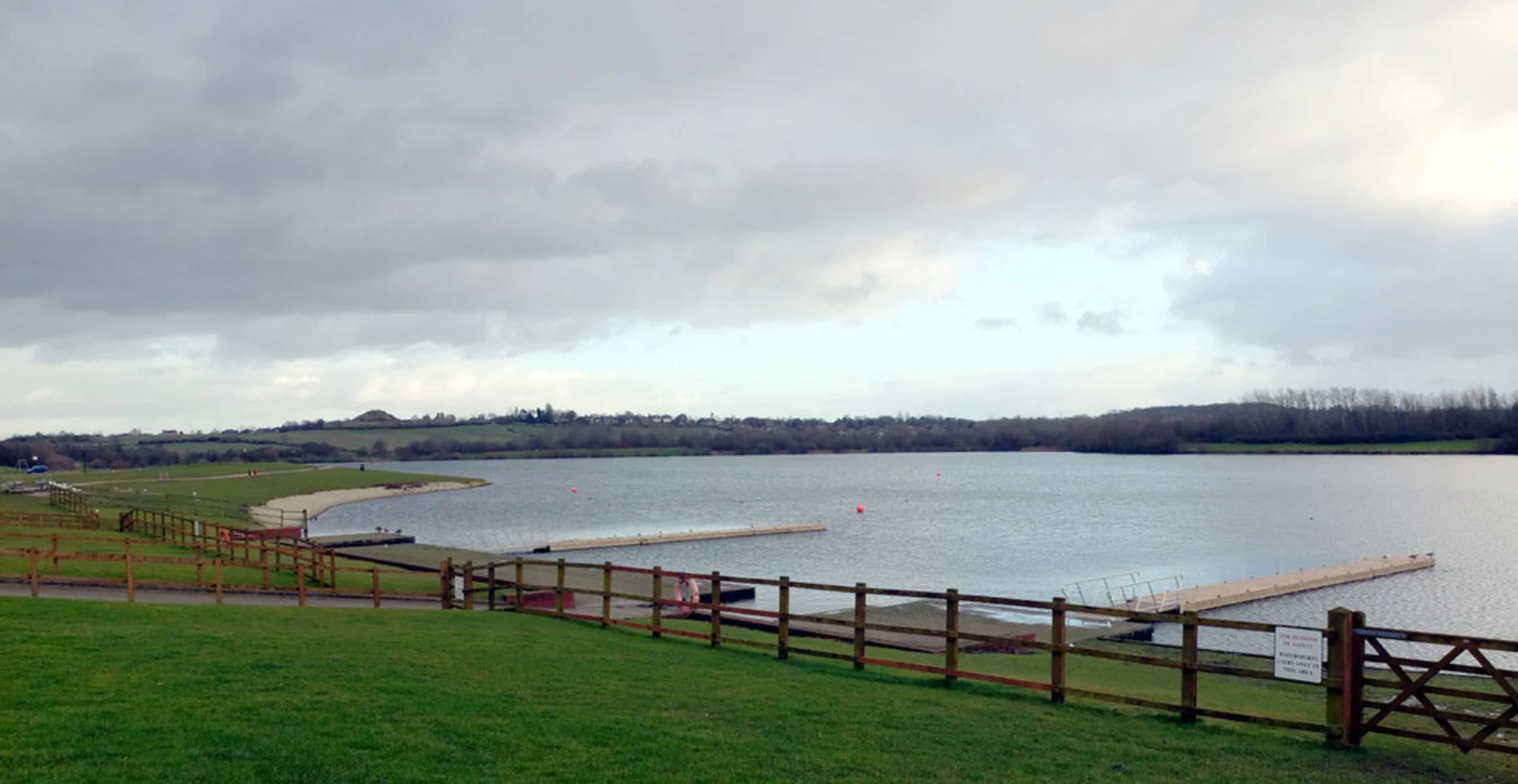 An image depicting the trail Pugneys Country Park Lake Loop and its surrounding area.