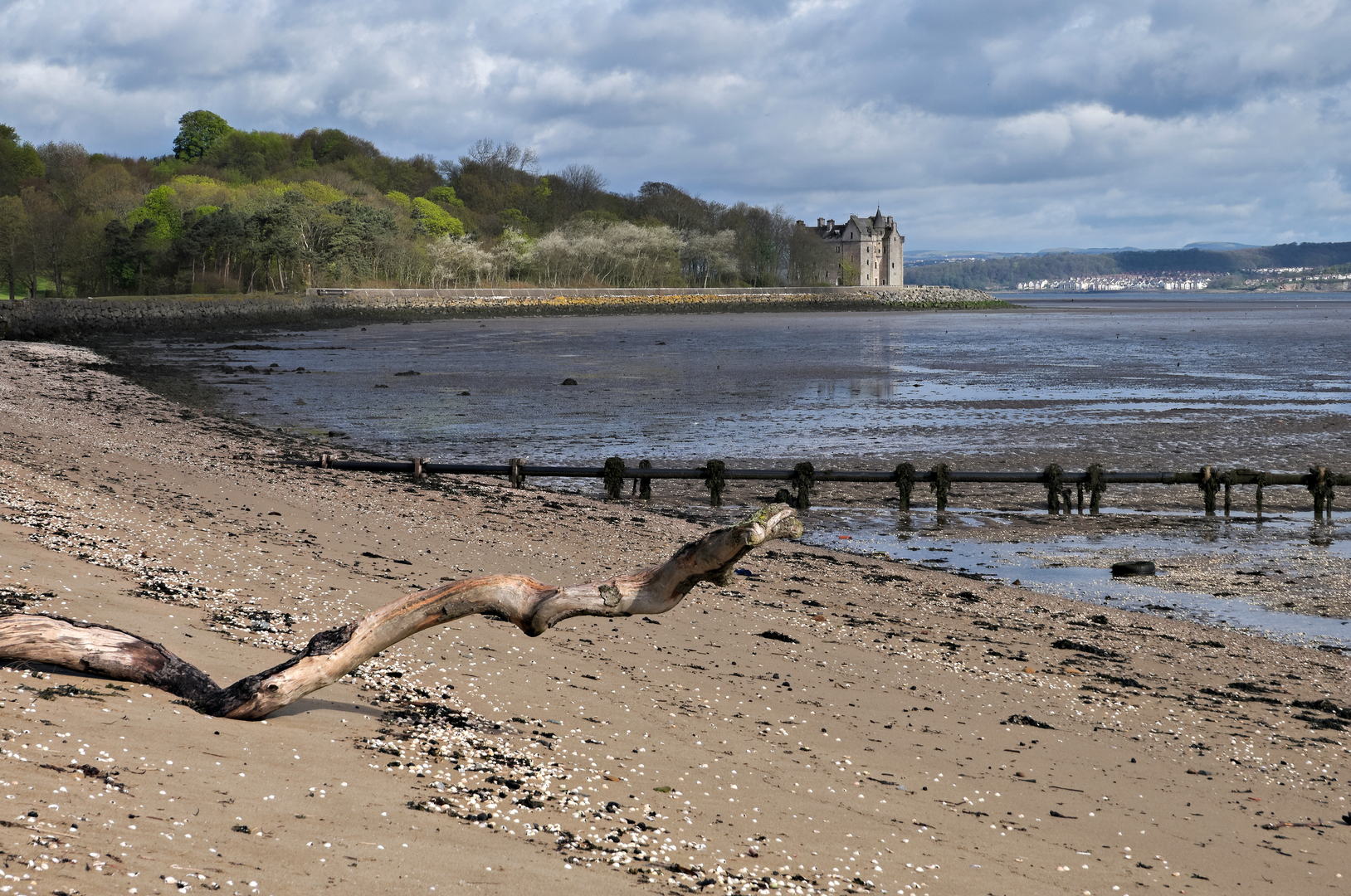 An image depicting the trail Whitehouse Bay, Barnbough Castle, Snab Point and Eagle Rock and its surrounding area.