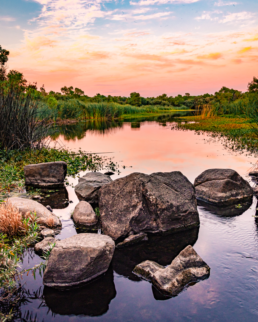 An image depicting the trail Kumeyaay Lake and San Diego River Loop and its surrounding area.