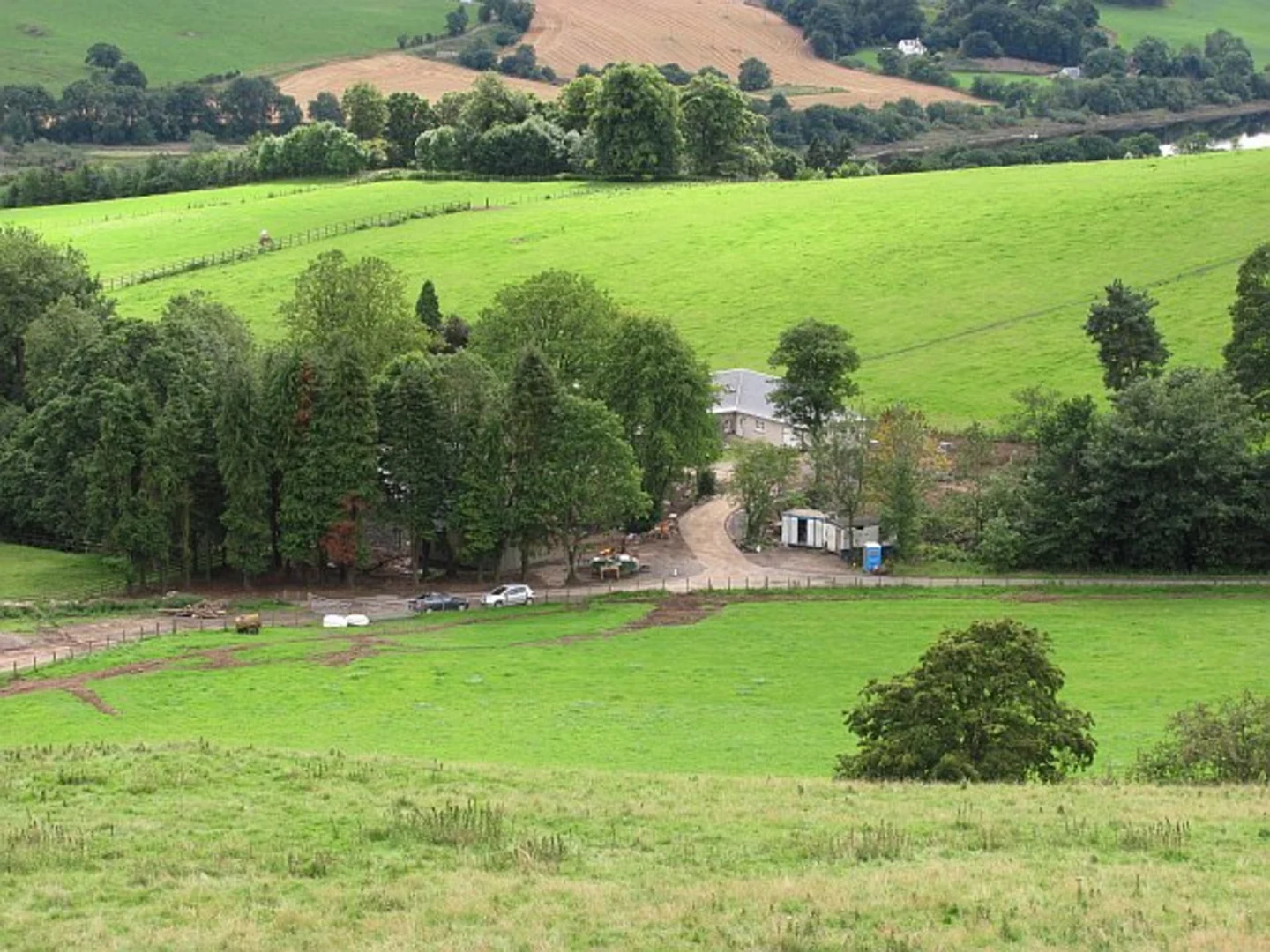 An image depicting the trail Kinnoull Hill Tower via Deuchny Loop Trail and its surrounding area.