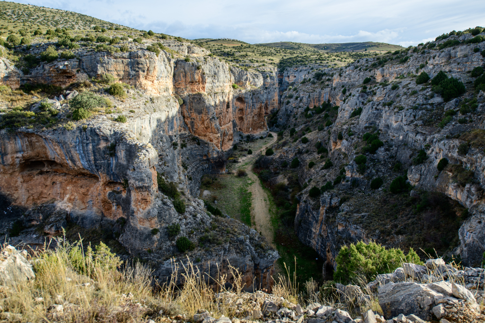 An image depicting the trail Los Villarejos - Calmarza SL Z 11 and its surrounding area.