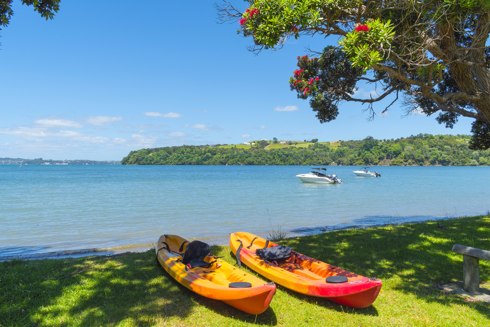 An image depicting the trail Castor Bay to Campbells Bay and its surrounding area.