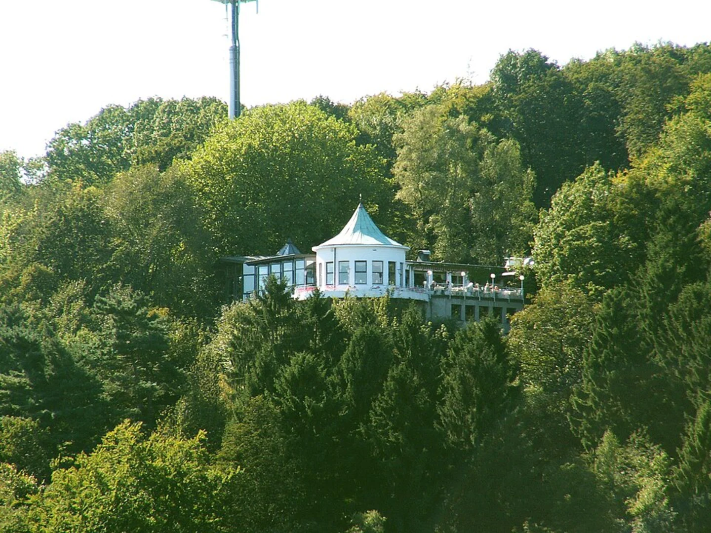 An image depicting the trail Kruppwald via Anna-Linder-Weg and its surrounding area.