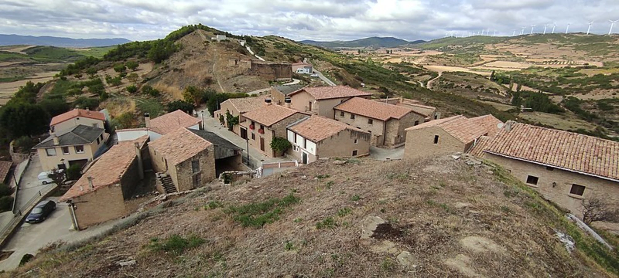 An image depicting the trail Uñesa Path PR NA 206 and its surrounding area.