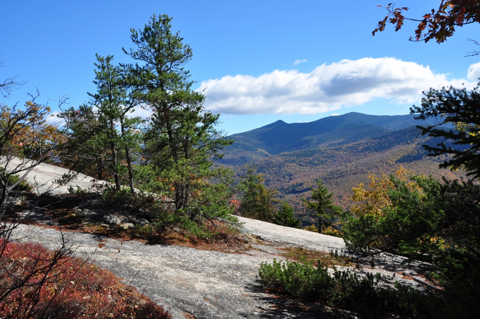 An image depicting the trail Tripyramid Loop via Cascade Path Trail and its surrounding area.
