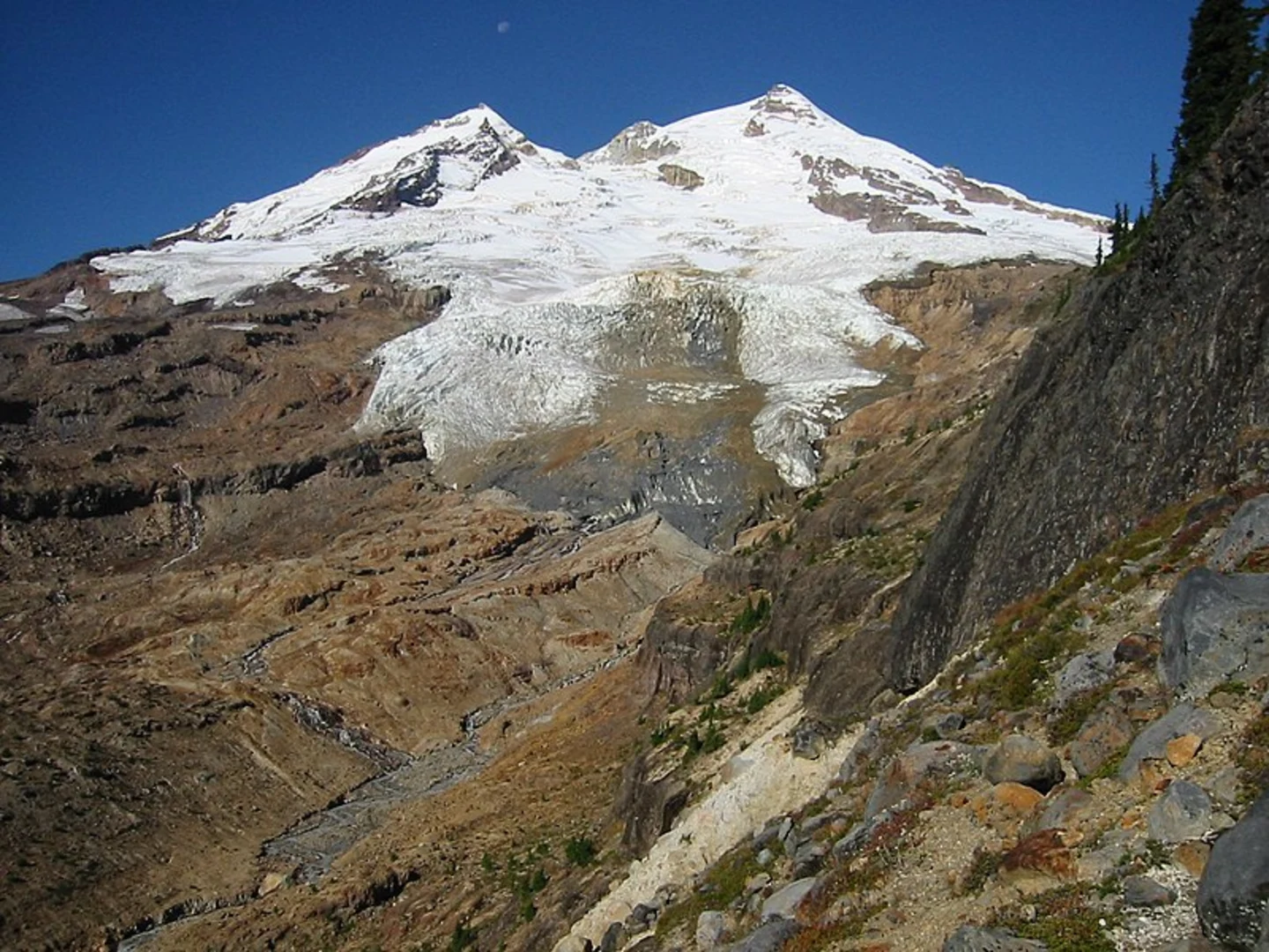 An image depicting the trail Boulder Ridge Trail and its surrounding area.