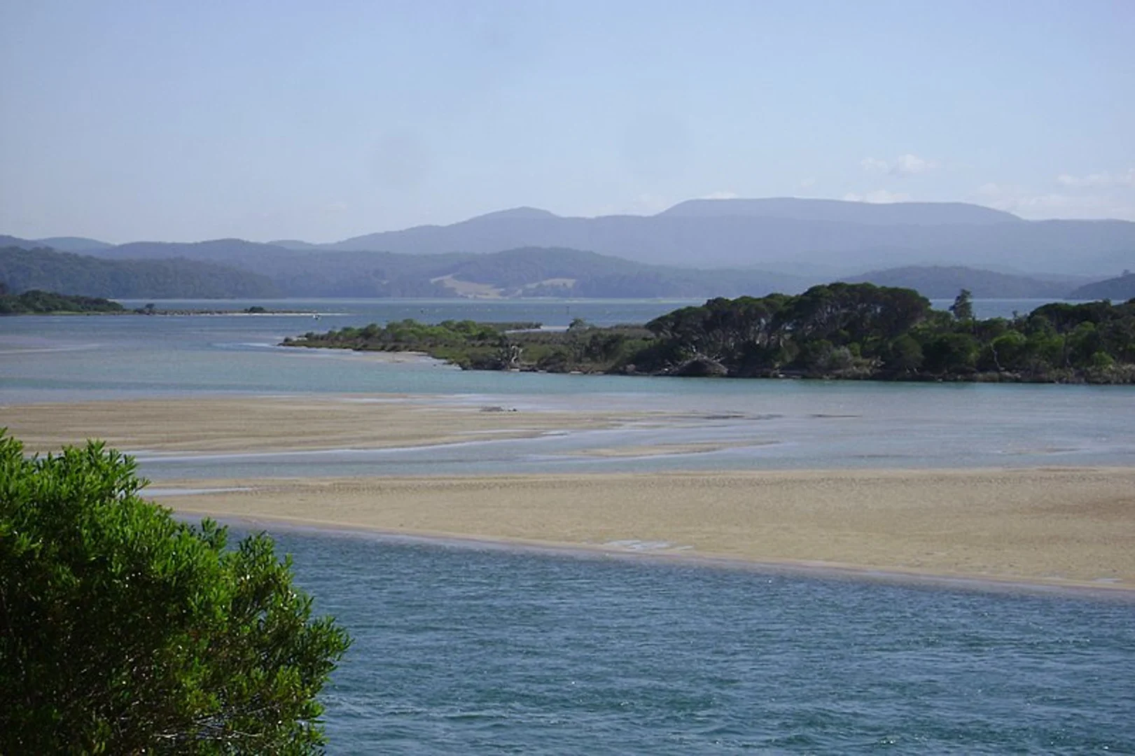 An image depicting the trail Buckland's Jetty to Captain Creek Jetty Track and its surrounding area.