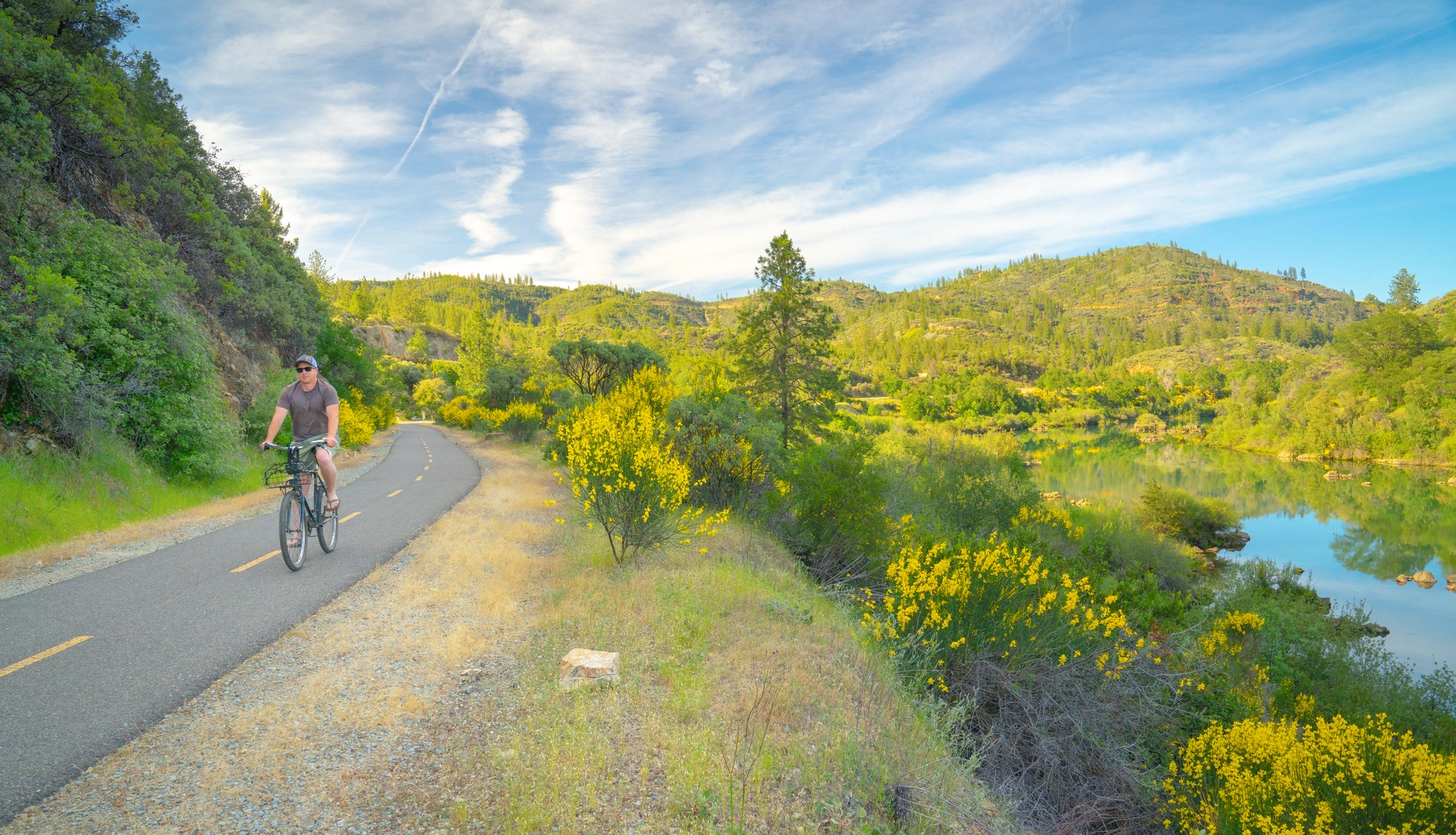 An image depicting the trail Sacramento Northern Trail and its surrounding area.