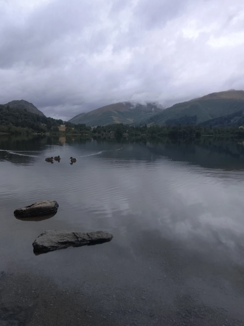 An image depicting the trail Grasmere and Rydal Water Loop and its surrounding area.