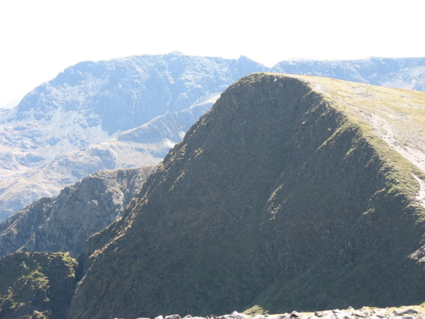 An image depicting the trail Gallt yr Ogof and Braich y Ddeugwm and its surrounding area.