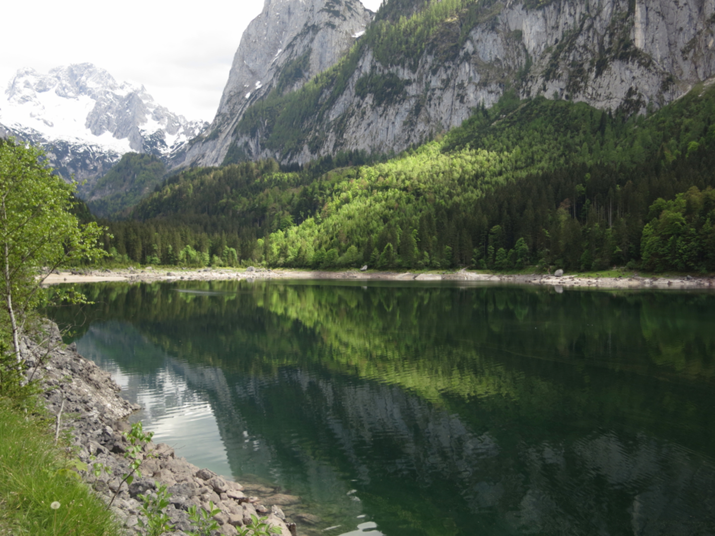 An image depicting the trail Lake Gosau to Zwieselalm and its surrounding area.