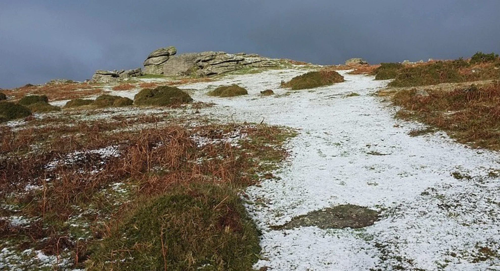 An image depicting the trail Heights of the Bronze Age Walk and its surrounding area.