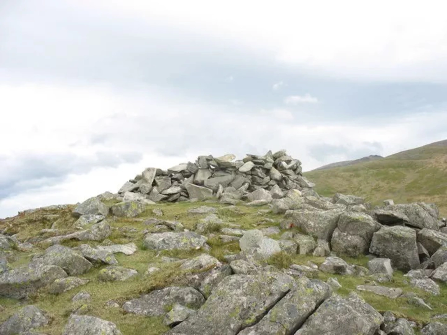 An image depicting the trail Drosgl and Gyrn Wigau from Rachub and its surrounding area.
