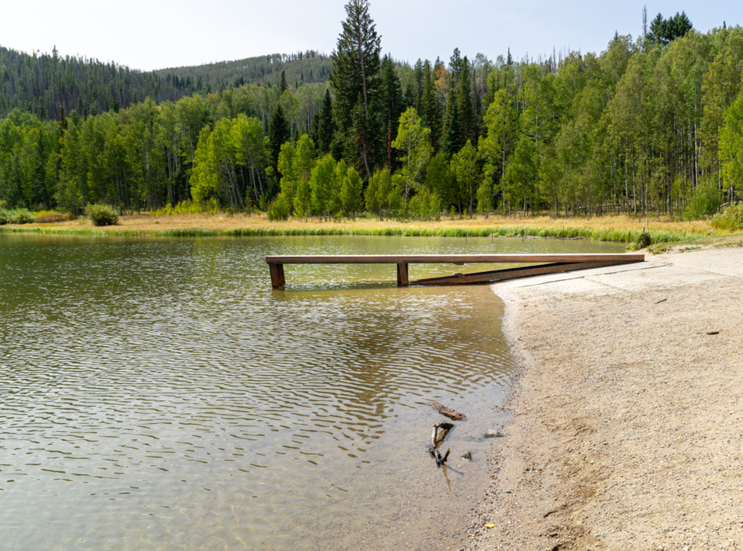 An image depicting the trail Pearl Lake Trail and its surrounding area.