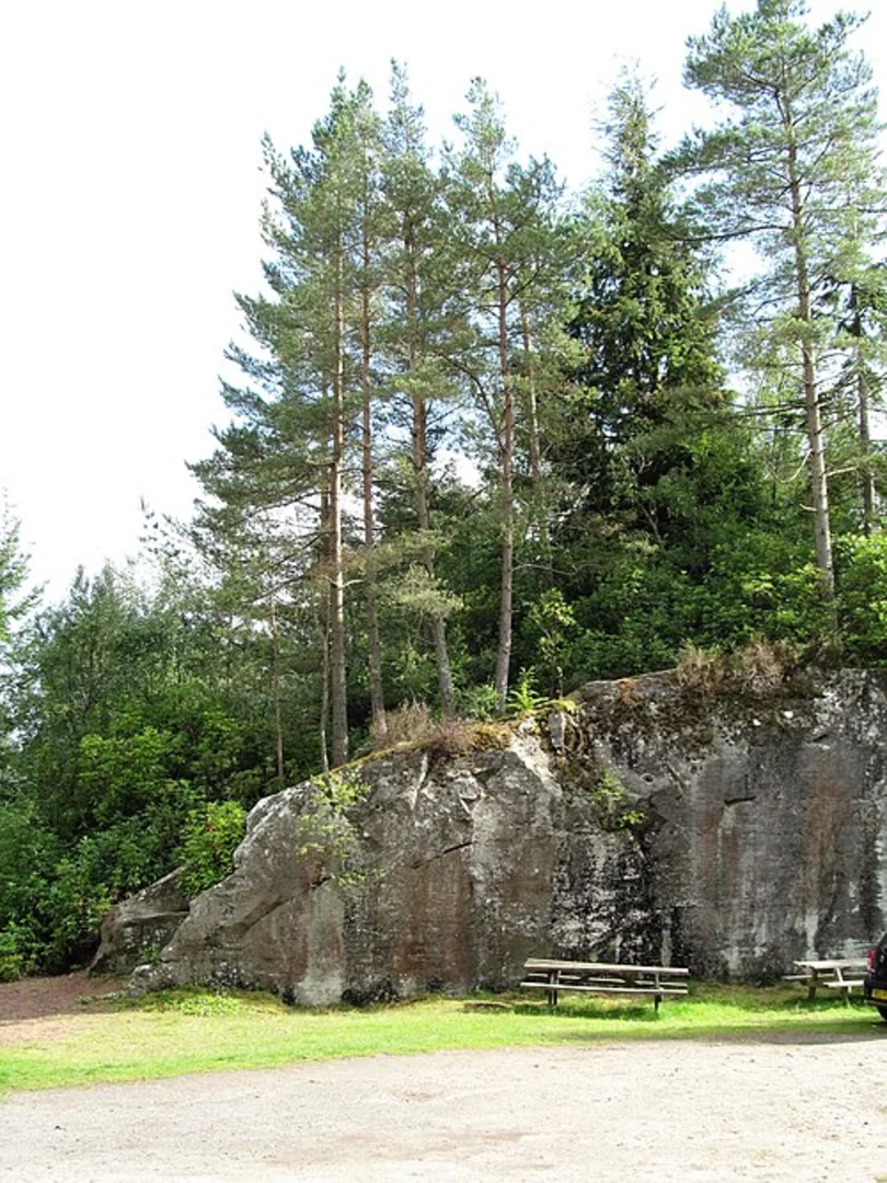 An image depicting the trail The Tarn and Cragend Quarry Loop and its surrounding area.
