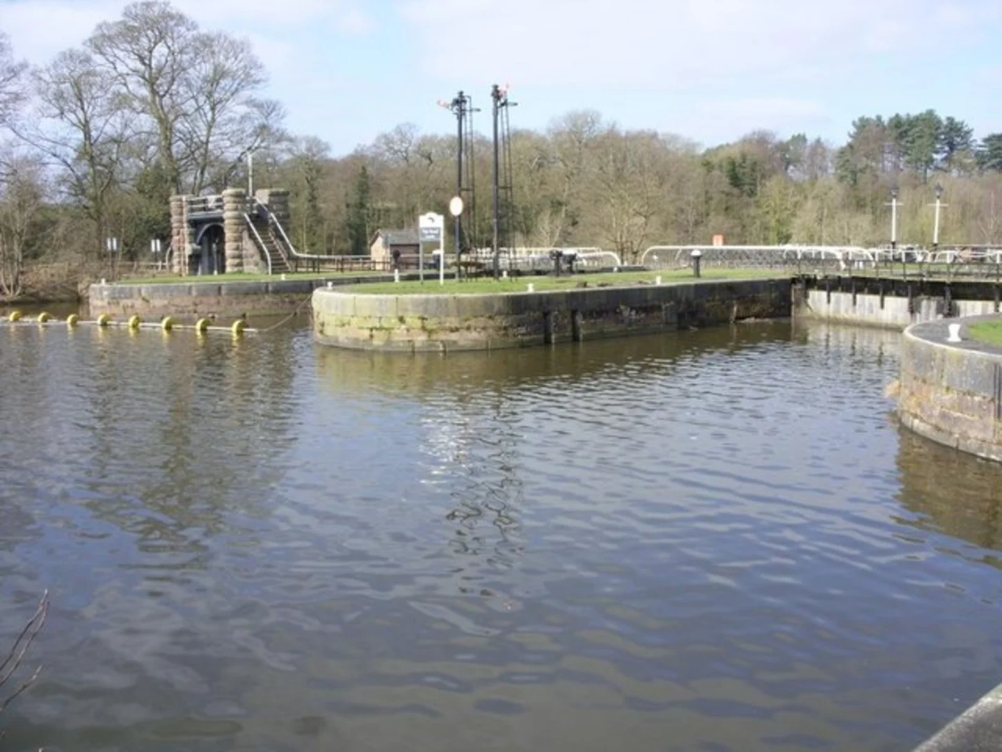 An image depicting the trail Hunts Lock to Vale Royal Locks Loop - Northwich and its surrounding area.