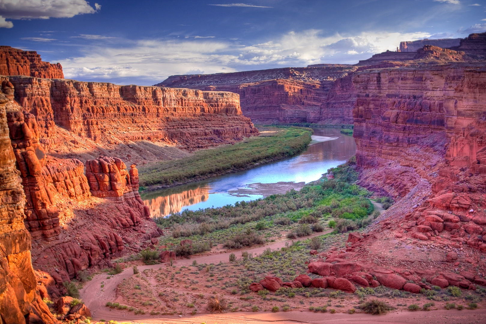 An image depicting the trail American Discovery Trail - West and its surrounding area.