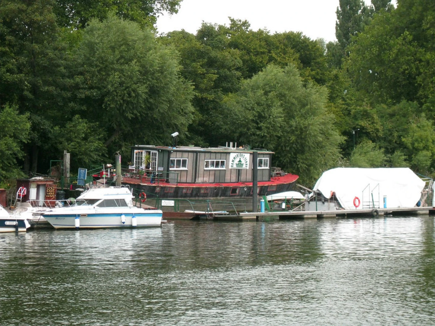 An image depicting the trail Warren Path Thames Path - Northern Bank and its surrounding area.