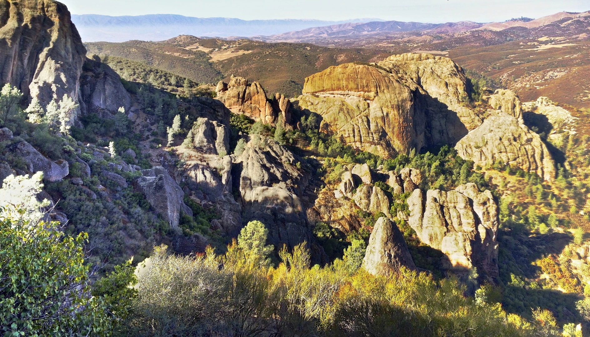 An image depicting the trail Balconies Trail, Bear Gulch Trail and High Peaks Trail Loop and its surrounding area.